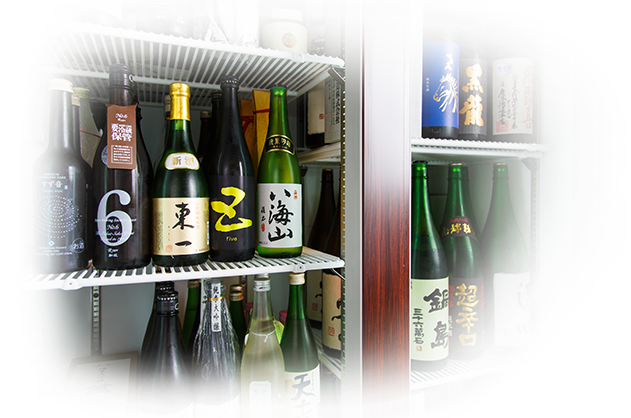 日本酒と刺身盛り合わせ